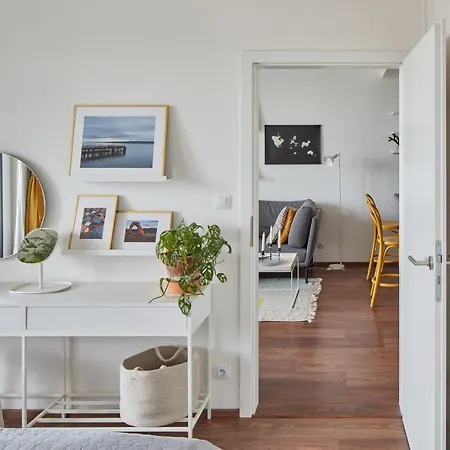 Days - One-bedroom With Balcony And Garage Parking Near The Vltava River In Holesovice Appartamento Praga