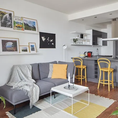 Days - One-bedroom With Balcony And Garage Parking Near The Vltava River In Holesovice