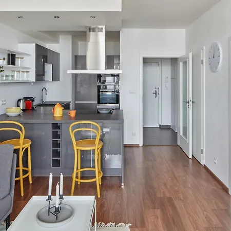 Days - Bright Interior - Free Parking - Spacious Layout Apartament Praga