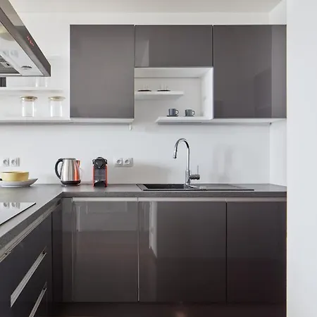 Days - One-bedroom With Balcony And Garage Parking Near The Vltava River In Holesovice Appartement